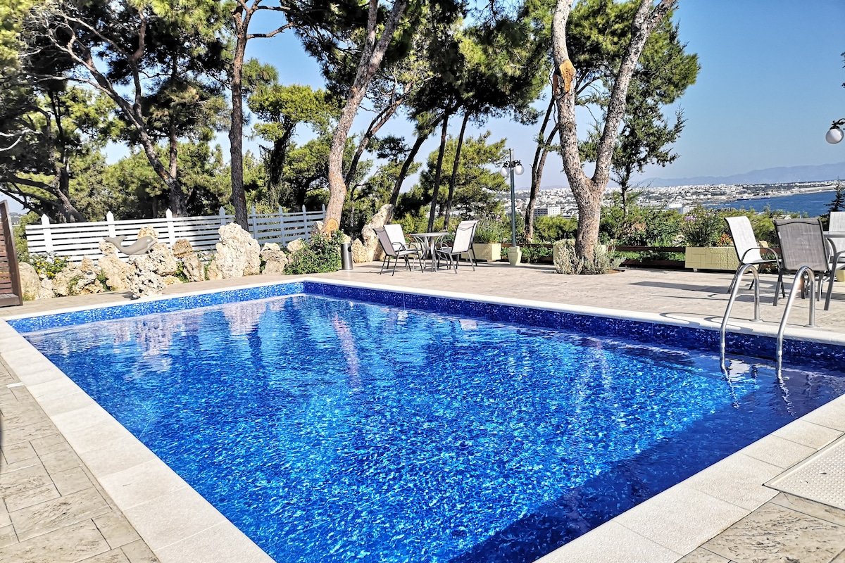 Louis Luxury Villa by living in blue gr gallery image 2