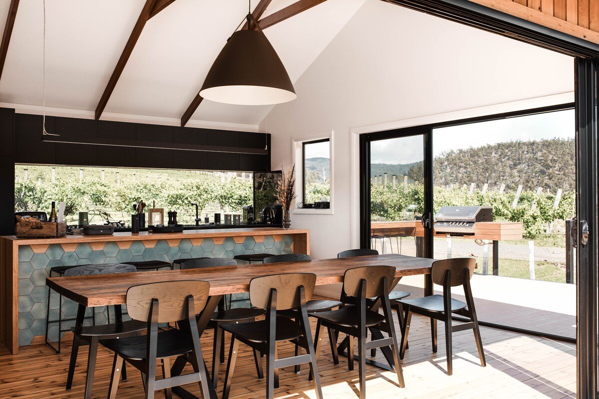 The Picker’s Hut- Luxury Vineyard stay gallery image 5