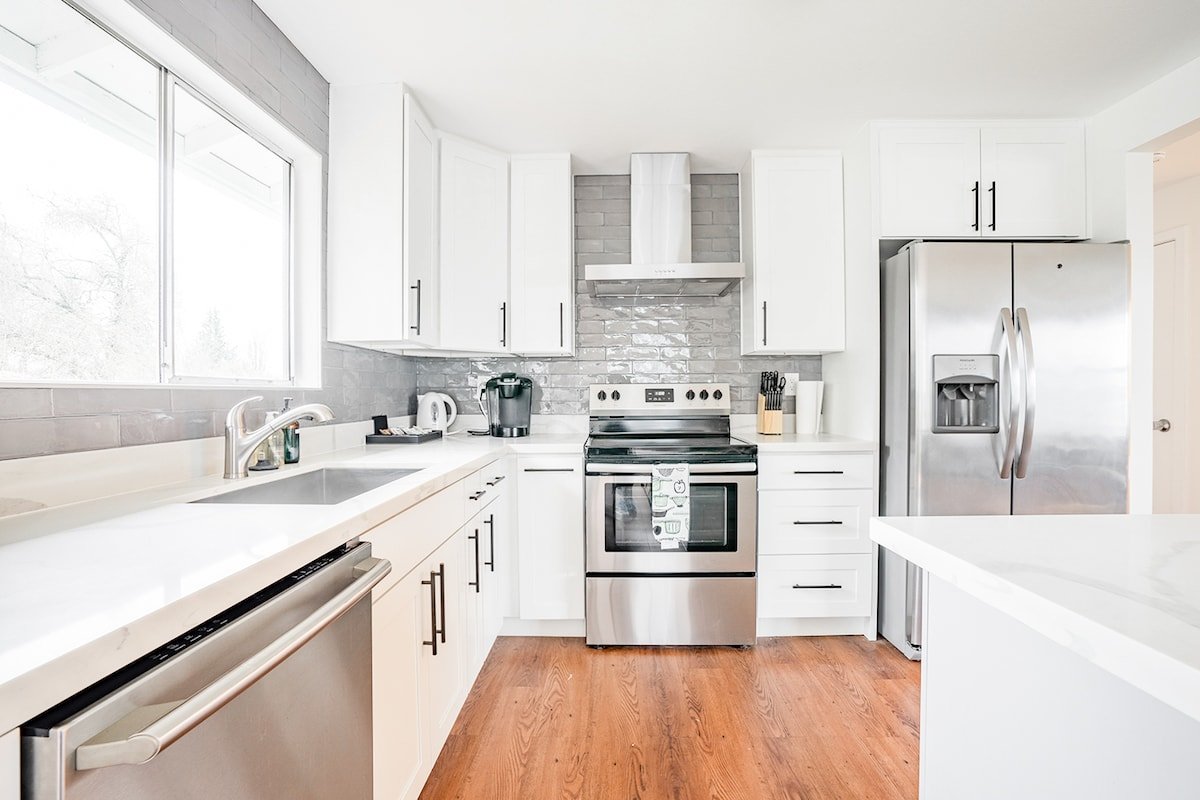 Charming 6BR Farmhouse Escape w/ Downtown Access gallery image 5