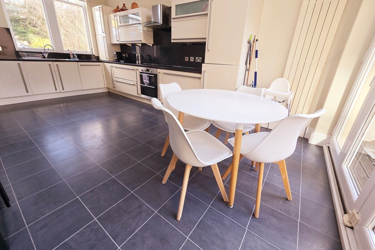 Delightful 4 bedroom family home in Newington gallery image 4