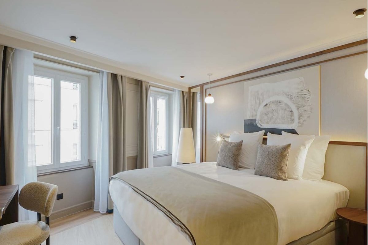 Merveil – Signature Suite – Eiffel Tower terrace gallery image 2