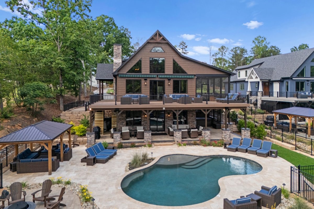 Sleeps 20 | Lakefront Retreat • Pool, Spa, Theatre