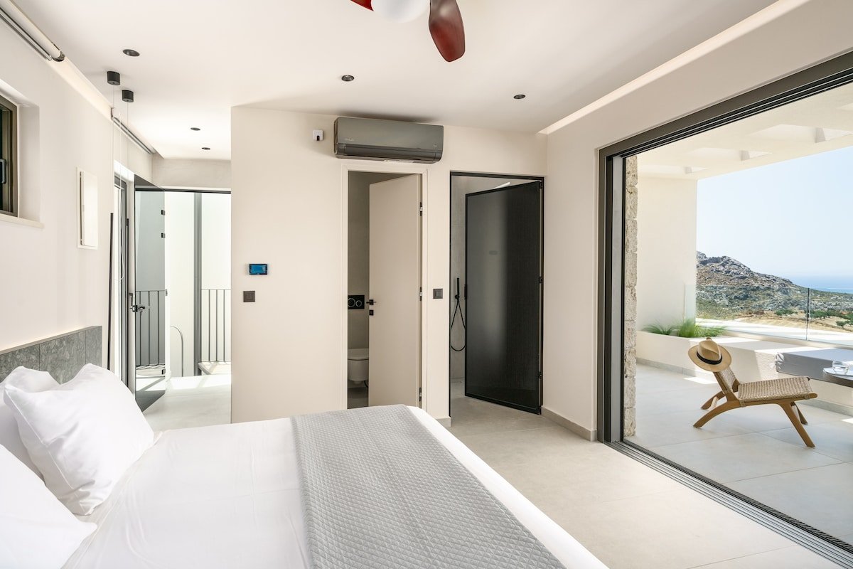 Villa 7 Seas – With Amazing View – Heated Pool gallery image 4