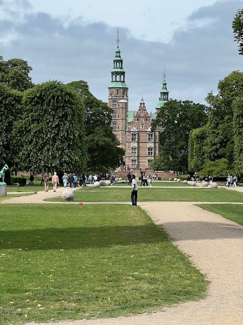 Cozy townhouse next to King’s Garden gallery image 4