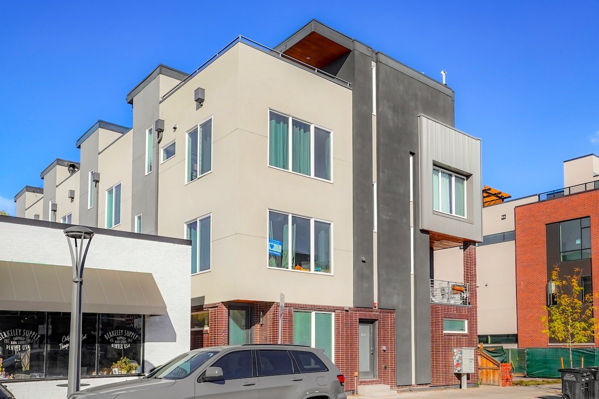 Heart of Tennyson – w/Rooftop Views & $0 cleaning gallery image 4