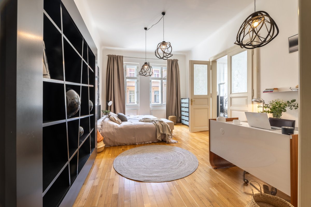 Contemporary 3 bedroom flat near Prague Castle