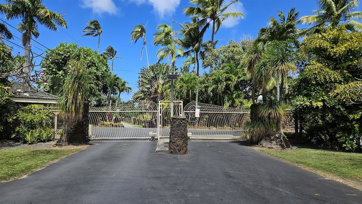 Secluded Sands ~ 7BR 4BA Private Beach Access, A/C gallery image 3