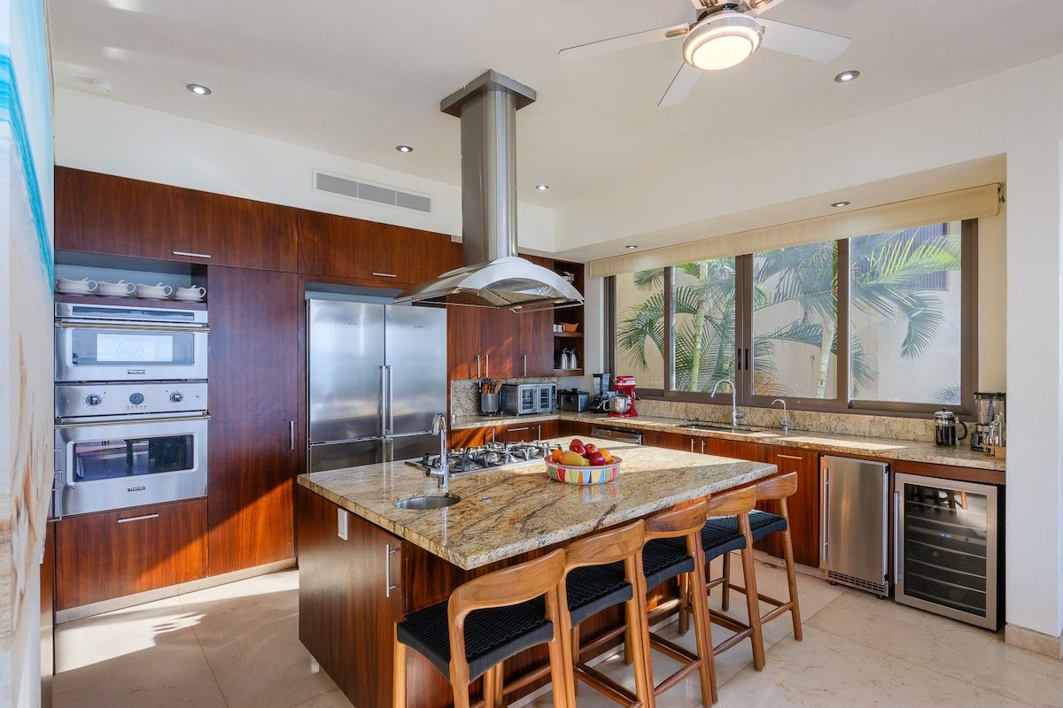 6 bdrm oceanfront, infini pool chef private beach gallery image 5