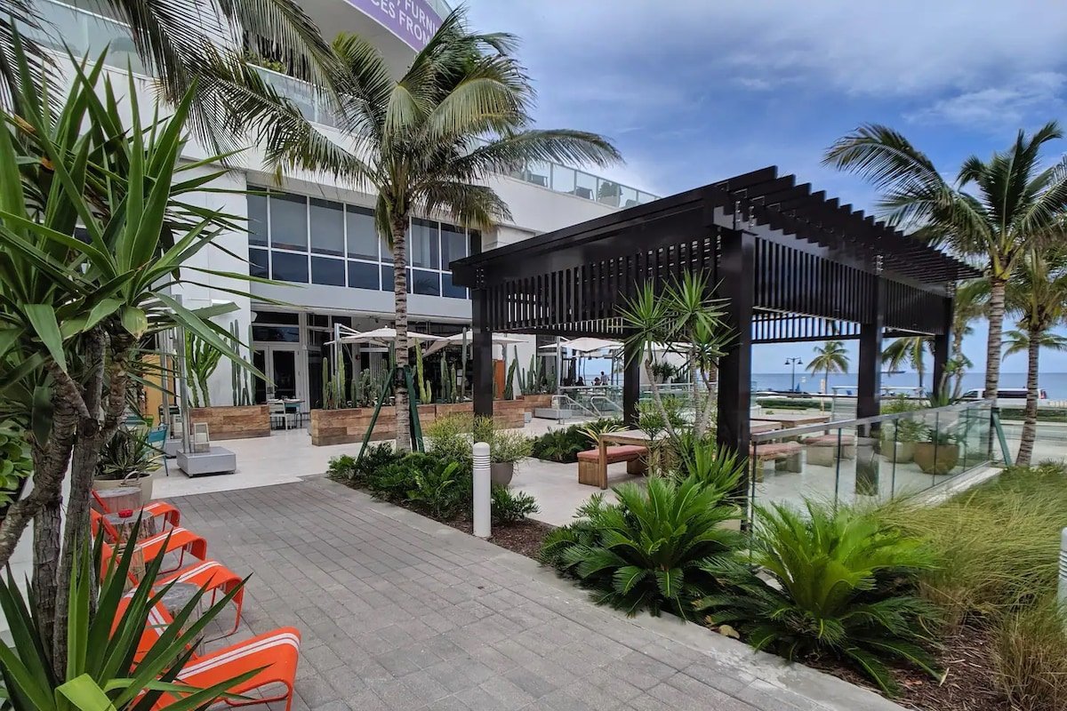 Luxury 2BR Condo w/ Ocean & City Views gallery image 3