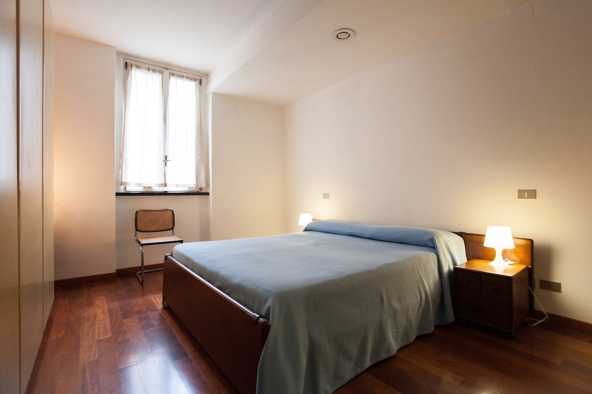 Design central Milan apartment gallery image 4