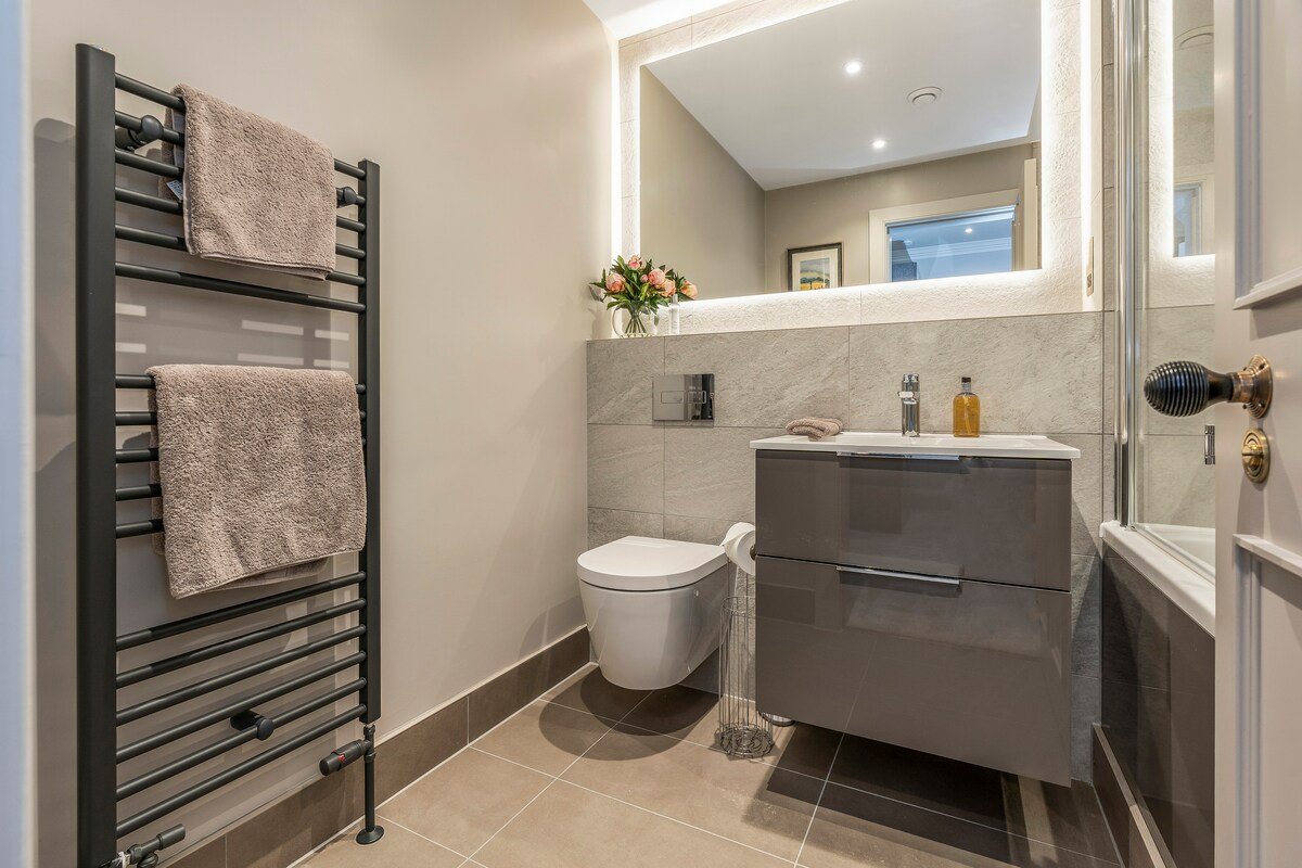 Elegant 2 bed Georgian retreat close to Princes St gallery image 4