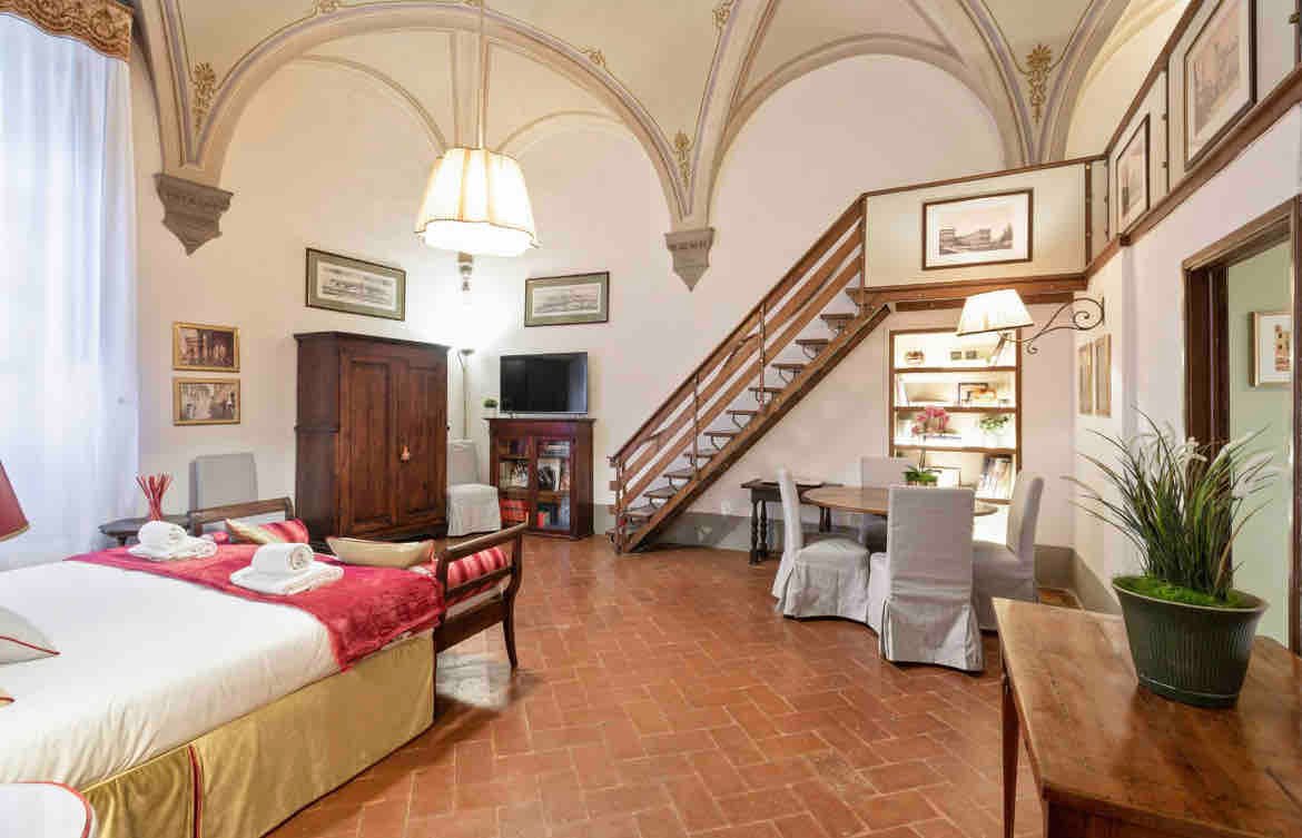 Residenze d’epoca Palazzo Centro storico+ garage. gallery image 5