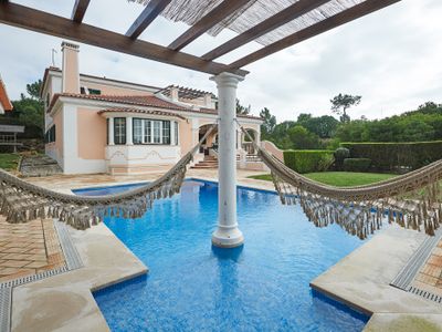 Noble Villa: Six Suites, Pool, Co-working Space