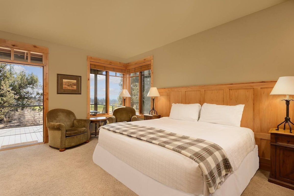 Modern 4BD/4.5B Cabin w Hot Tub at Brasada Ranch gallery image 5