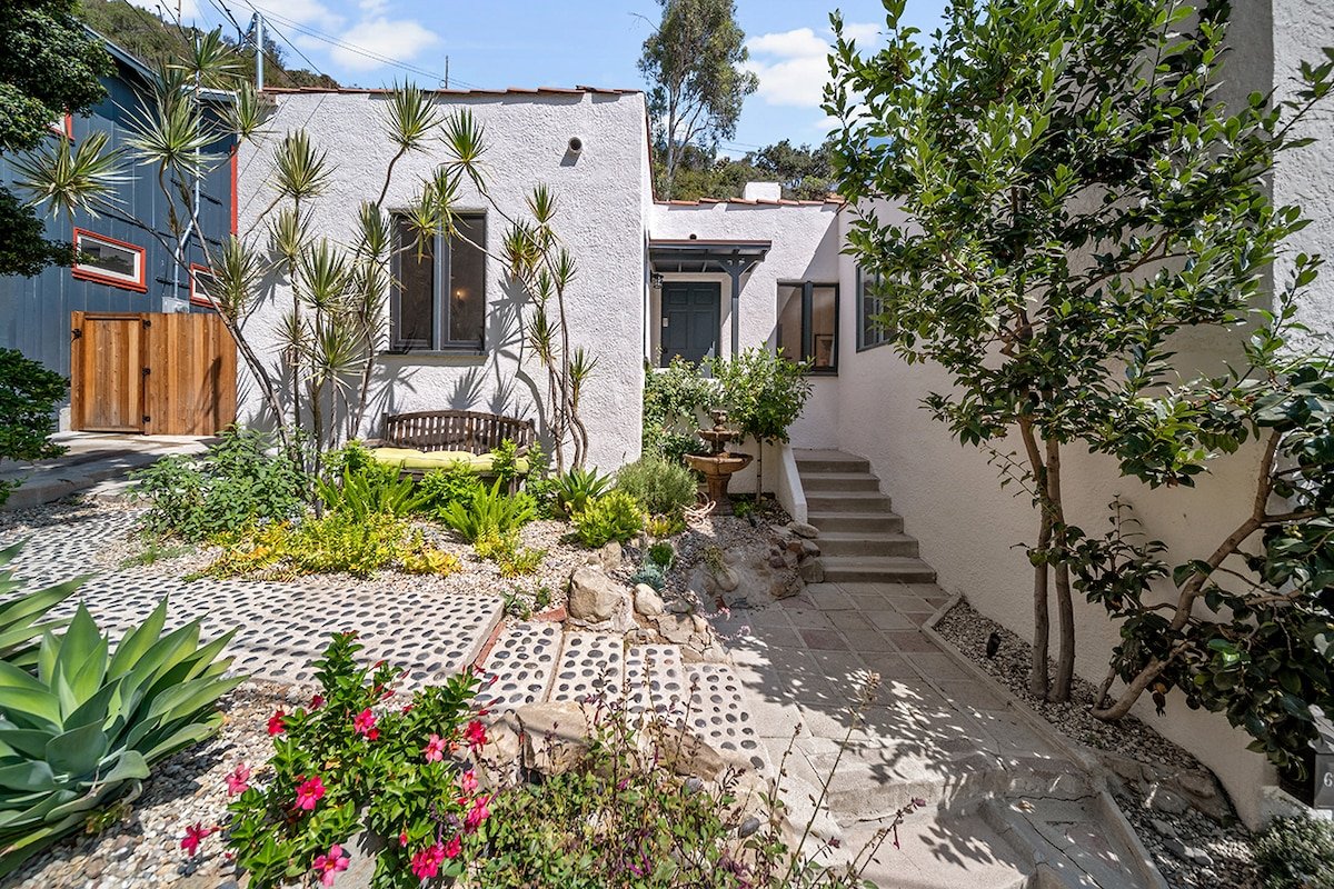 Spanish-style Hollywood Hills Home gallery image 2