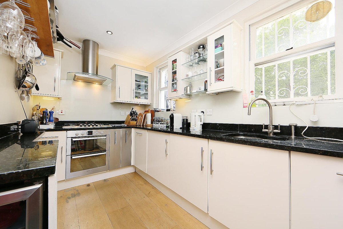 Luxury Chelsea apartment with large terrace gallery image 5