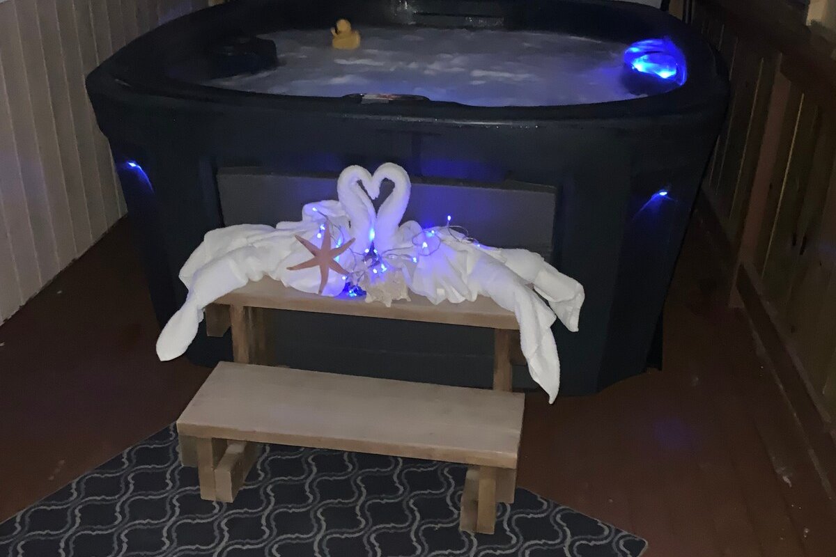 Lisa’s seaside chalet w/hot tub Aboiteau beach,NB gallery image 4