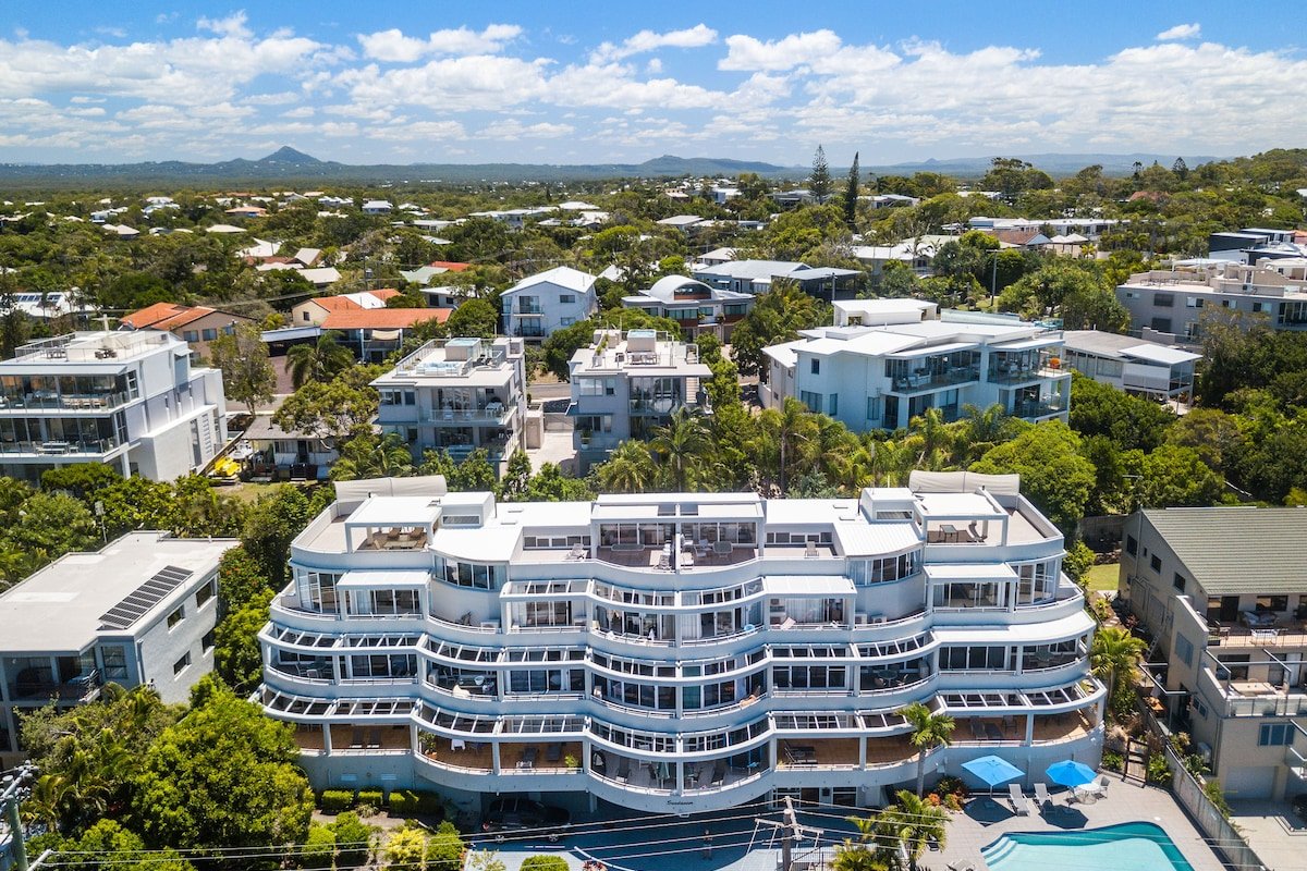 Sundancer Top Level XL Panoramic Ocean View 3brms gallery image 3