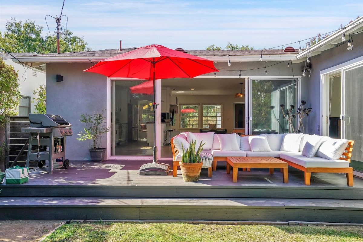 Open Plan + Sunny Outdoor Venice Living gallery image 2