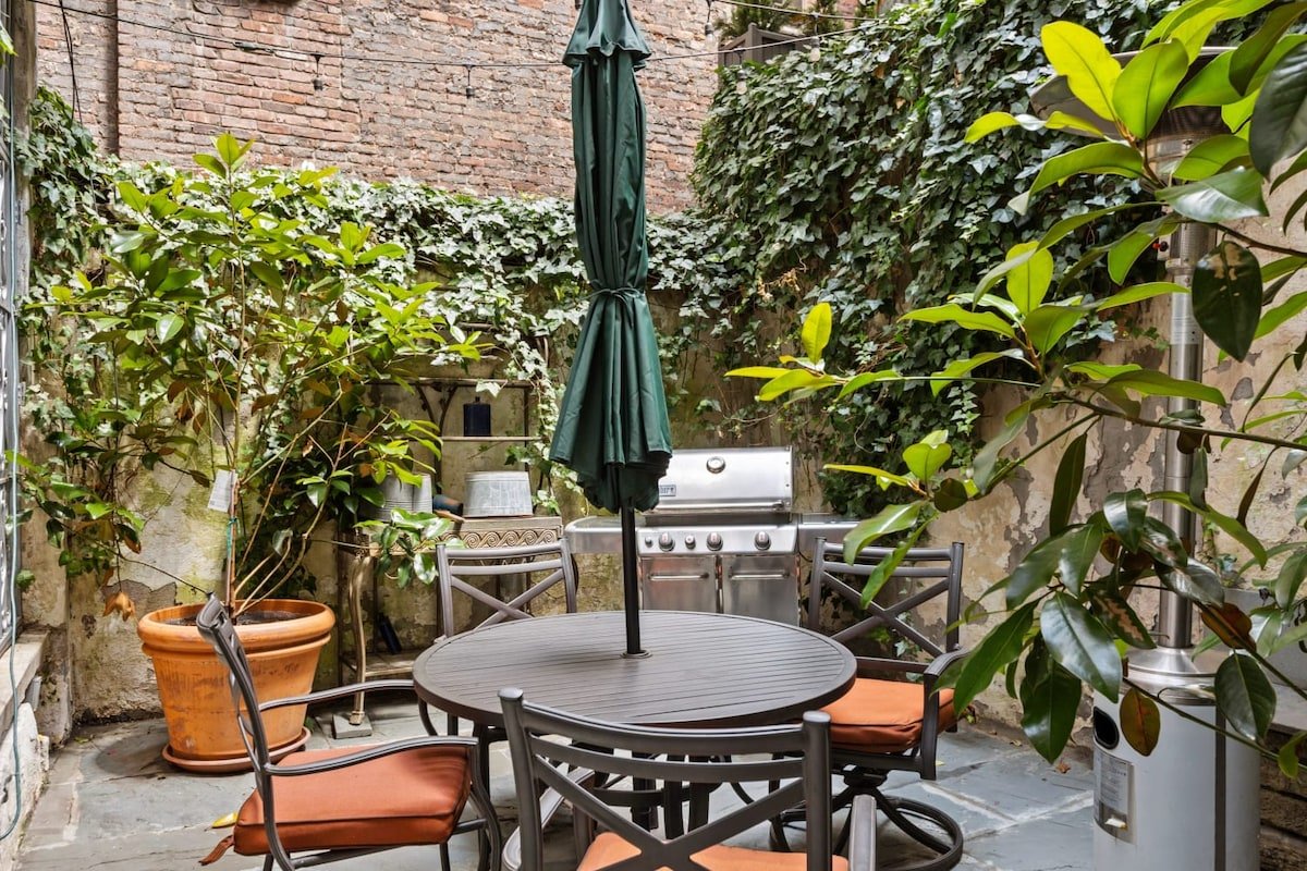 Rove Travel | Charles Court | Grand 2BR Duplex gallery image 3