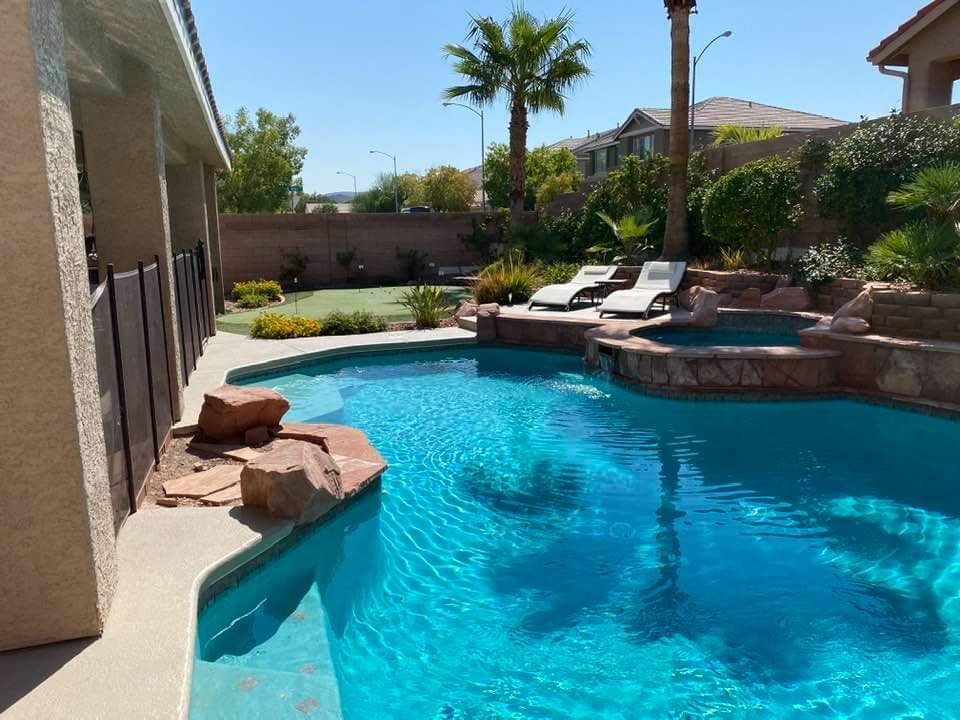 Paradise off the strip, Big Loft&Fun backyard gallery image 2