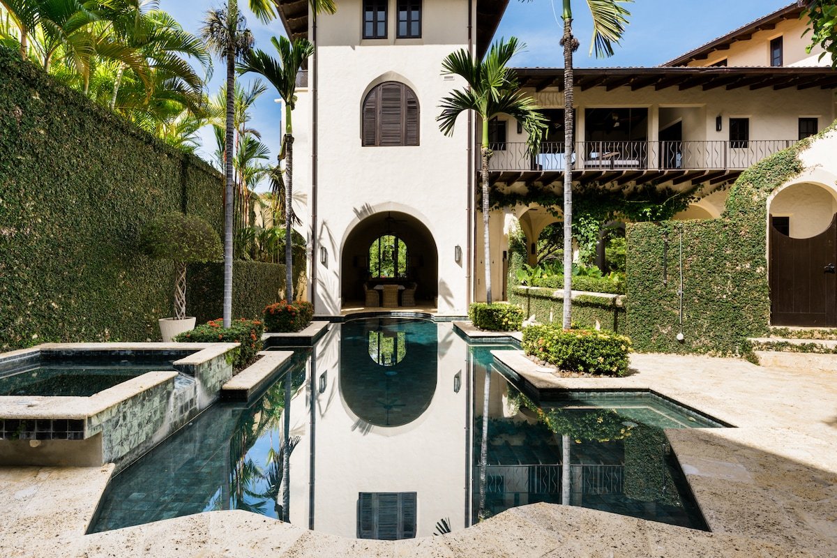 Oceanfront Villa, Pool & Beach Club – Casa Brewer gallery image 3