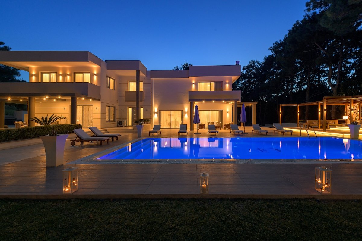 Bella Foresta Villa, 7 Bedroom Luxurious Villa gallery image 2