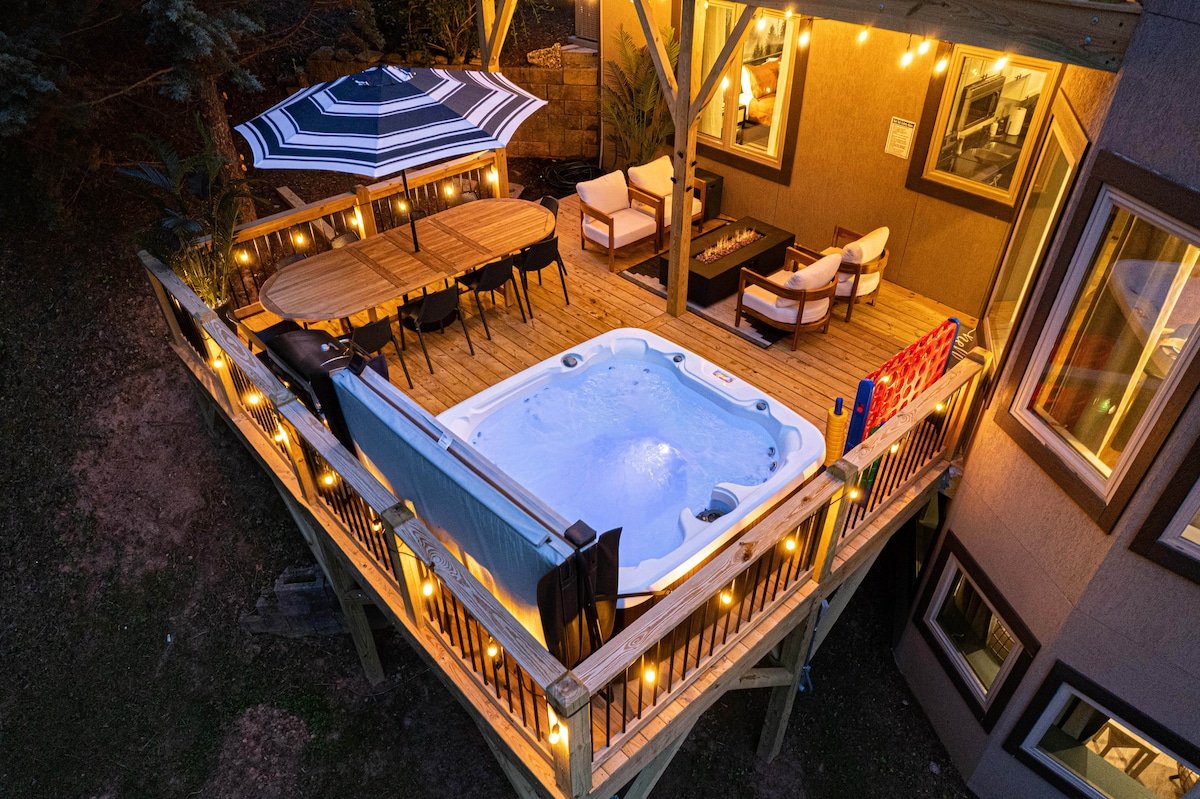 Cinema+Sauna in 5000 Sq Ft Luxe Chalet | Sleeps 20 gallery image 4