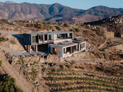 Kasa Kefi -3bdrm+Studio- Luxury Vineyard Retreat