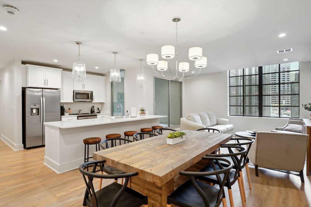 Downtown Space w/ Patio- Great for Saints Games! gallery image 2