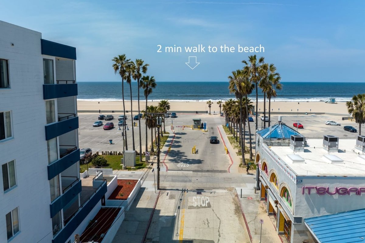 Chic Venice House | Beachfront Walk | Balcony gallery image 4
