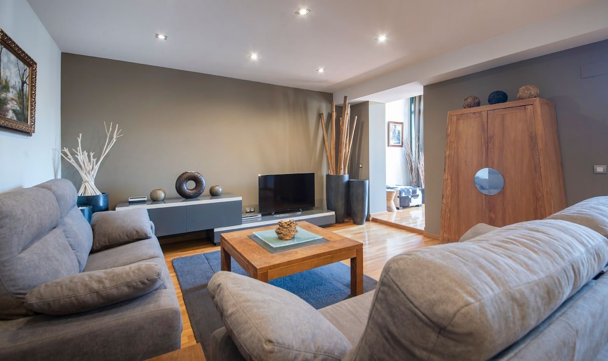 Paseo de Gracia Suite 2, luxurious & cozy, smartTV gallery image 4