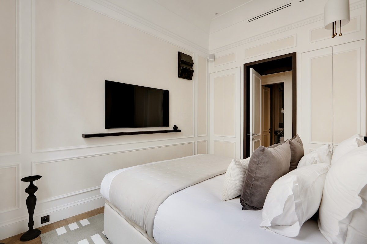 The Lander – Serviced 2BR/2BA – Louvre I gallery image 4