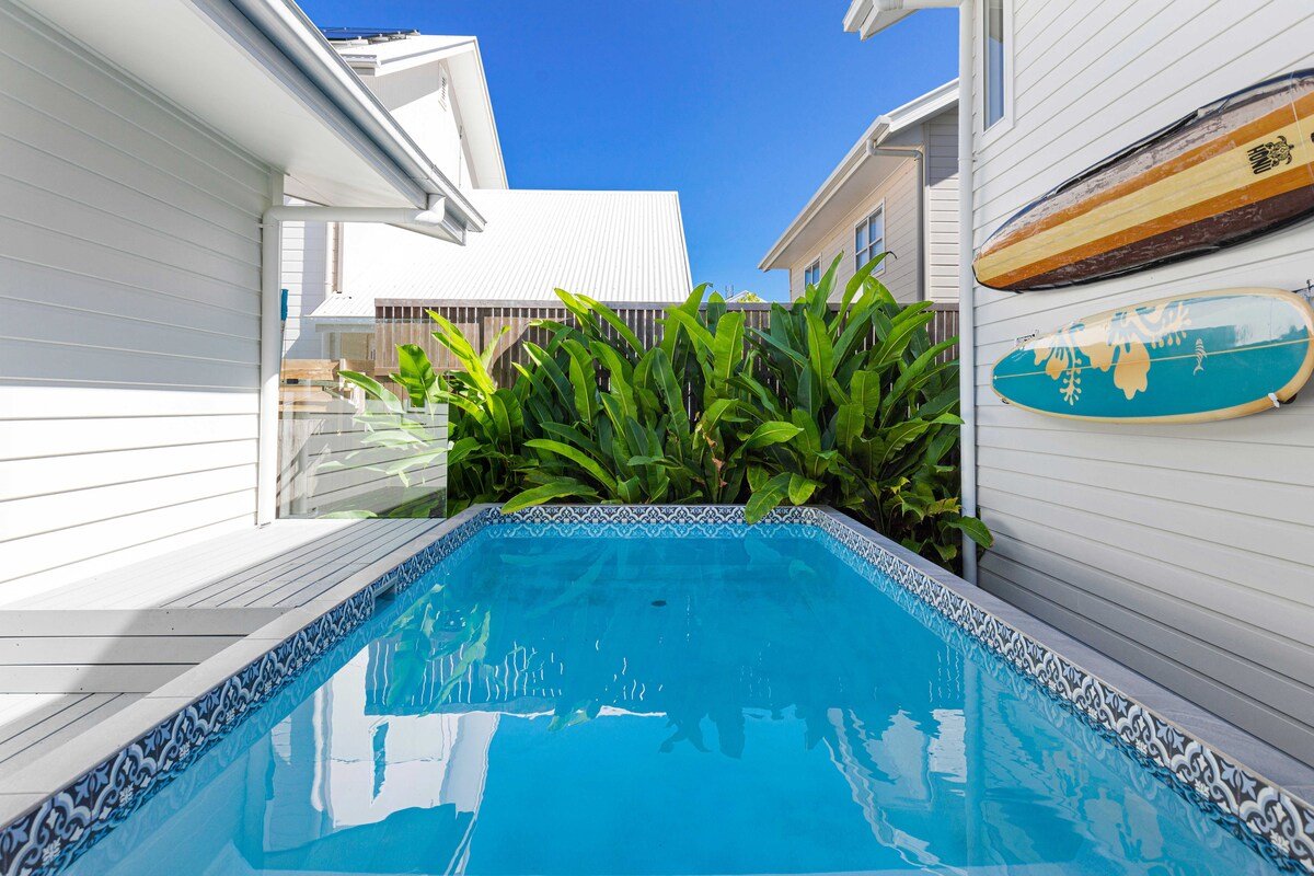 *Special* Luxe Funpacked Hampton House in Marcoola gallery image 3