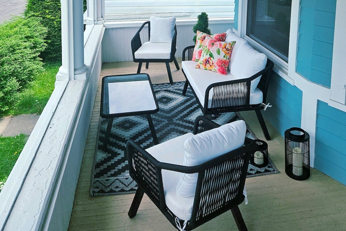 Central cozy 4 bedroom w/King bed gallery image 4