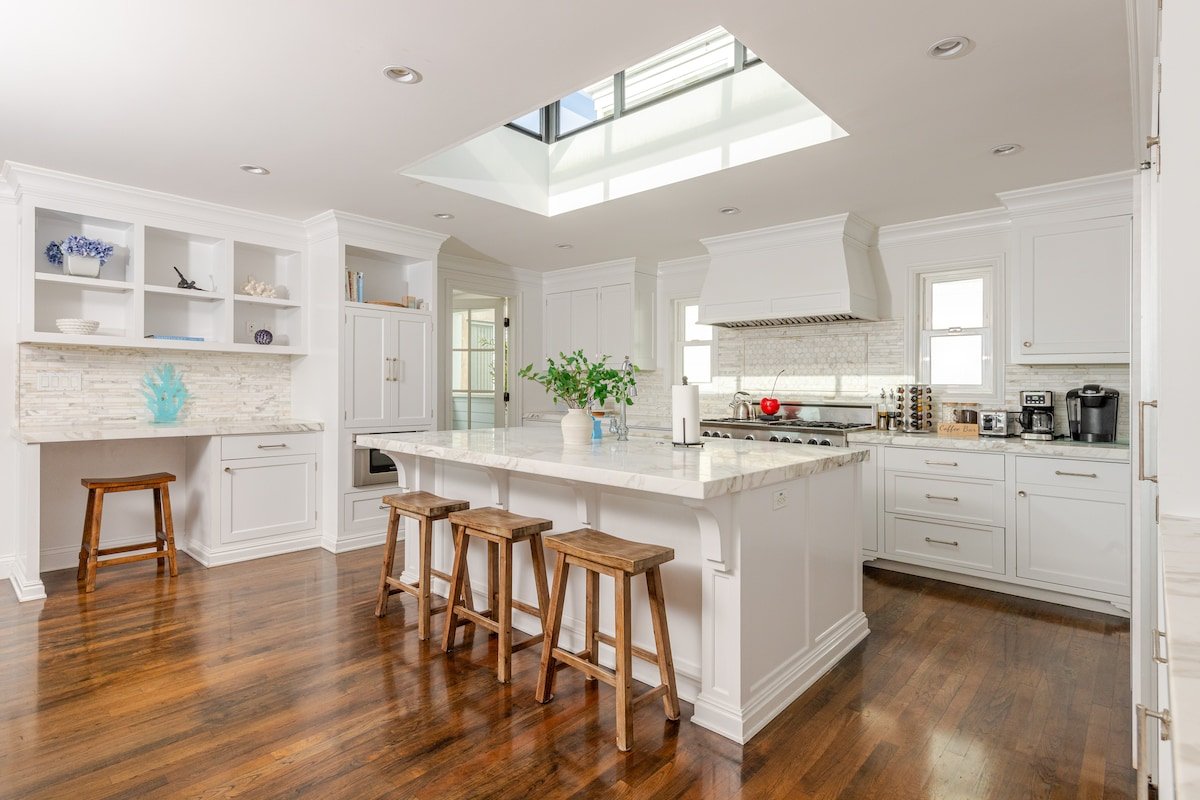 Beachside Retreat | Perfect Location| Free Parking gallery image 2