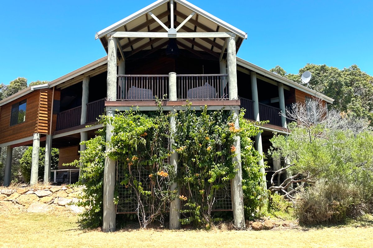 Birdie Beach House – anyone for tennis?