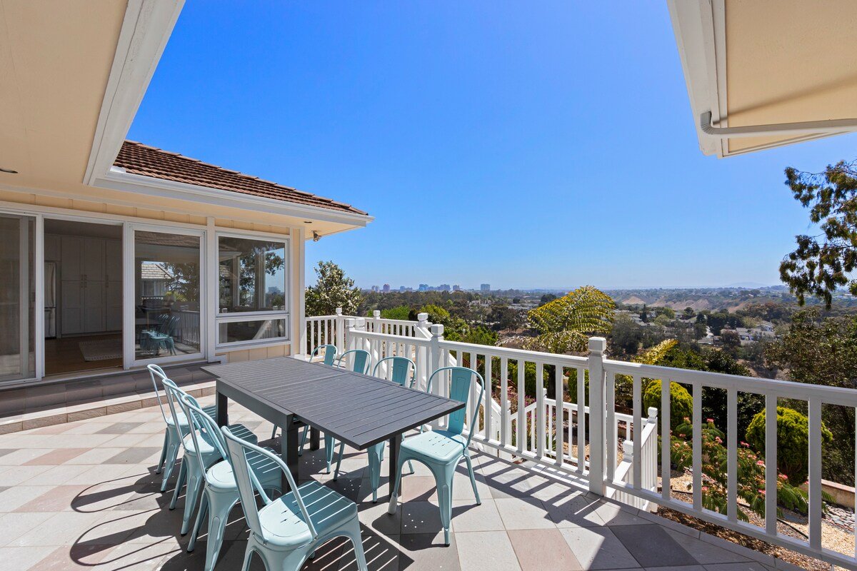 Luxury Villa Near The Beach With Gorgeous Views gallery image 4