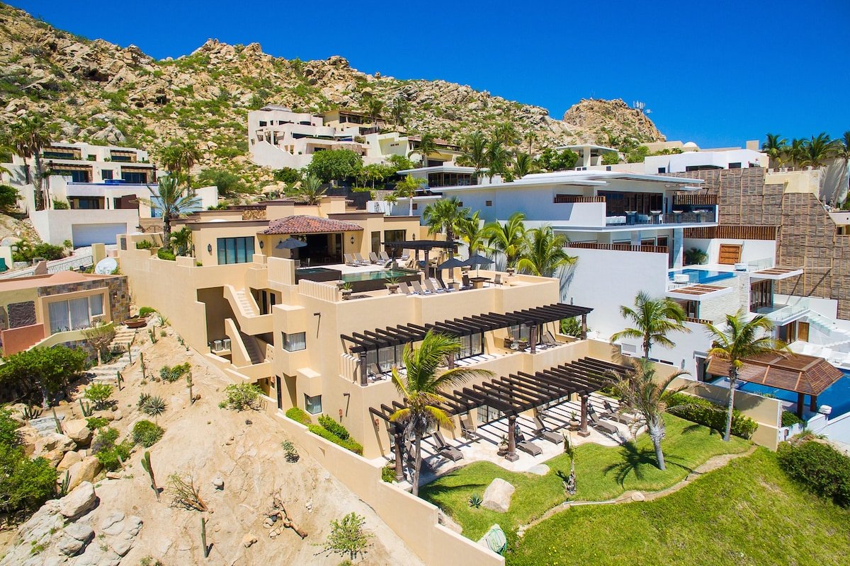 Swim-up Pool Bar – Villa Gran Vista by Cabo Villas gallery image 5