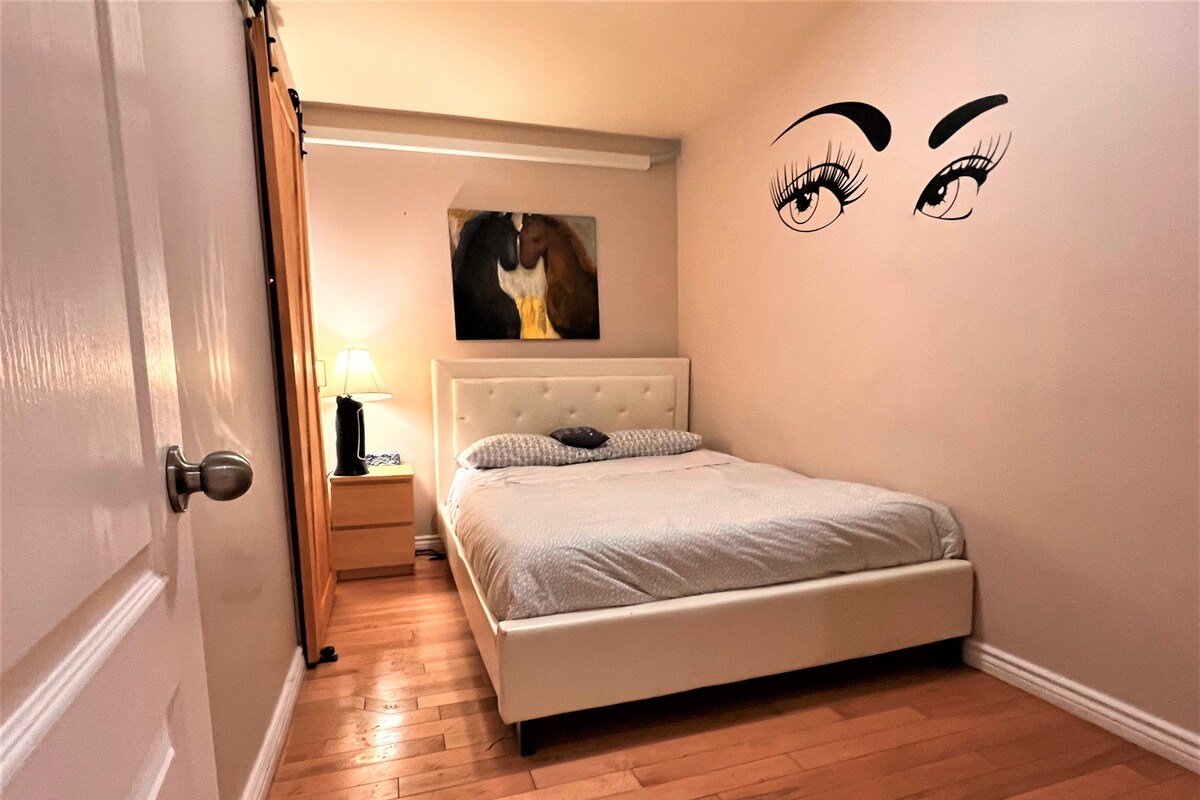 A1~Loft with Games~Gathering 20+ppl~100 Walk Score gallery image 5