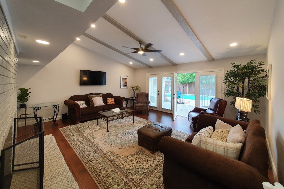 Your Spacious Private Getaway with Pool and BBQ gallery image 3