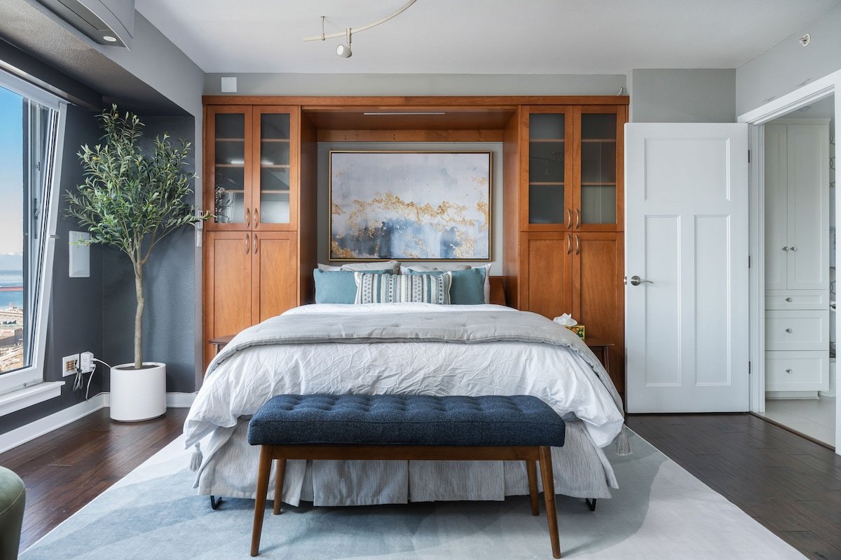 Best View in Seattle – 2BR w/ Parking, Pool, A/C gallery image 5