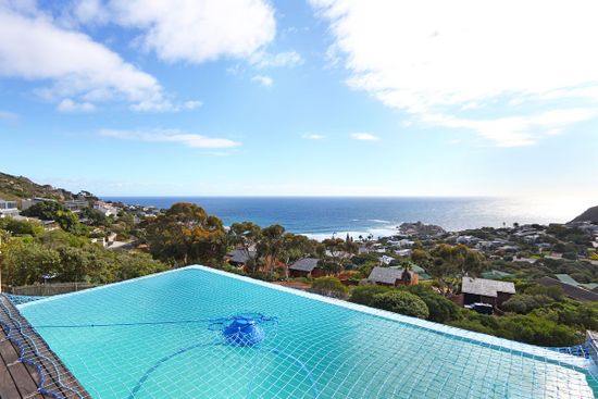 Photo 2 of Whale Rock accommodation in Llandudno, Cape Town with 5 bedrooms and 4 bathrooms