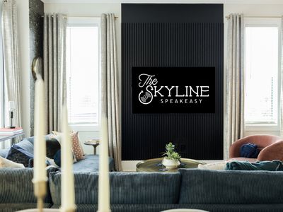 The Skyline Speakeasy! Roof Hot Tub, Glam Stations