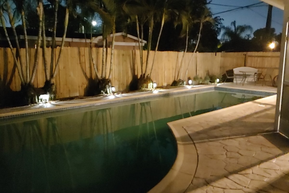 Amazing 5 Bedroom Pool Home 28 day+Great Location! gallery image 4