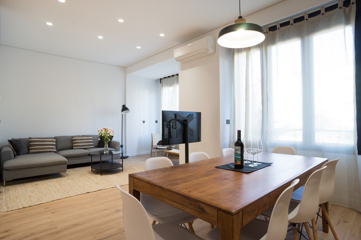 Cantabric Plaza, near La Zurriola Beach gallery image 4