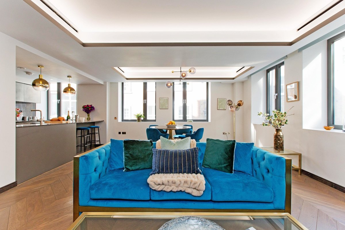 Golden Square Four gallery image 5