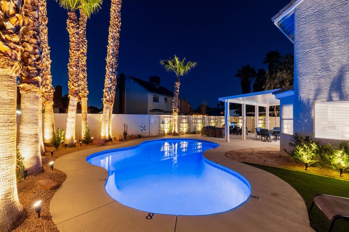 Beautiful Modern Home with Pool & Spa !:24) gallery image 2