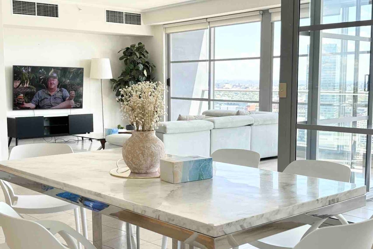 CBD Harbourview Three Bedrooms Penthhouse gallery image 3