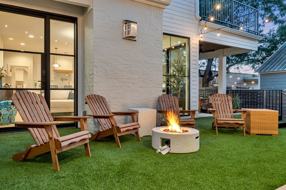 Charming House with 6 Bedrooms and a Pool | ATX gallery image 3